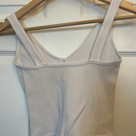 Cropped tanks (2) - Picture 6 of 7